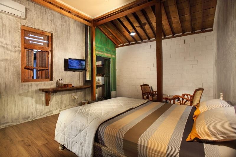 Ndalem Mj Homestay Джок'якарта Екстер'єр фото